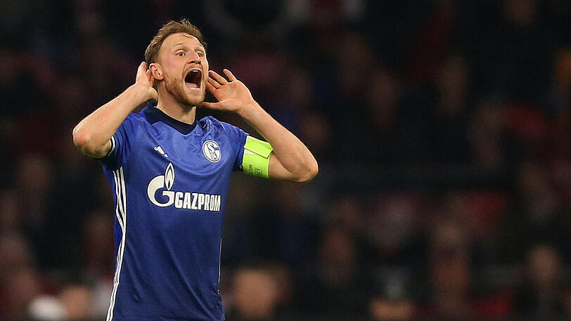 6. Benedikt Höwedes (Schalke 04) VW Beetle Cabrio 0:15:52