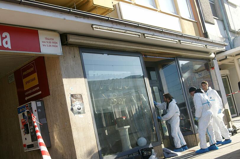 Eine Frau stirbt nach einem blutigen Vorfall im Nachtclub. Die Bilder von der Spurensicherung am "Kapitol" in der Arnulfstraße.