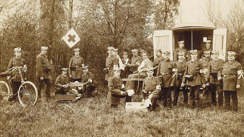 Eine Übung in Buchendorf im Jahr 1896 zum Thema Krankentransport.