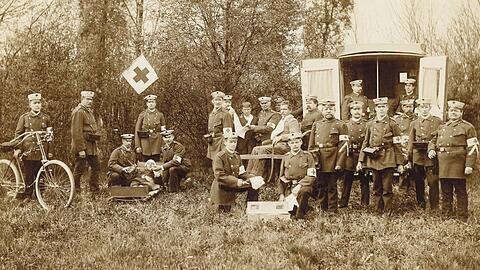 Eine Übung in Buchendorf im Jahr 1896 zum Thema Krankentransport.