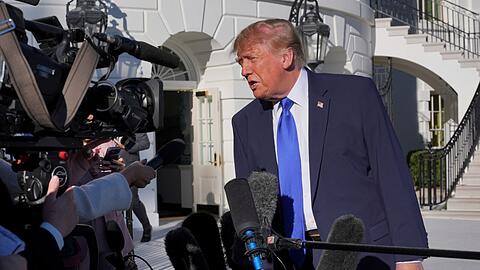 Trump behauptet, Musk habe die Starlink-Drosselung r&uuml;ckg&auml;ngig gemacht.
