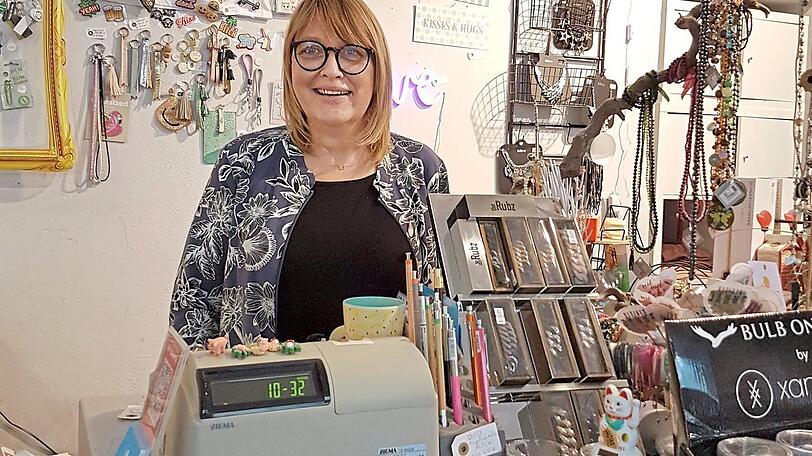 Angela Dreier verkauft, was man nicht braucht, aber haben will - und das bargeldlos.