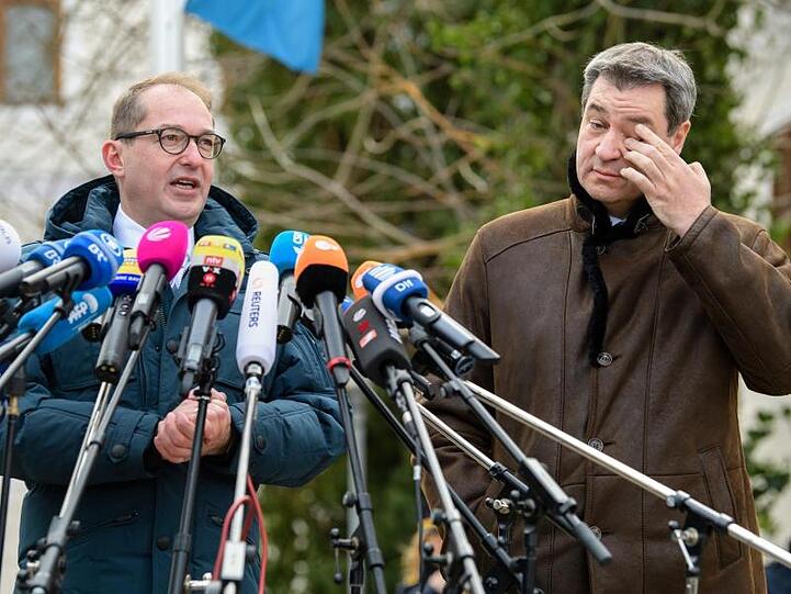 Alexander Dobrindt (l.), CSU-Landesgruppenchef, und Markus Söder (CSU), Ministerpräsident von Bayern, müssen sich mit weiter sinkenden Umfragewerten anfreunden.