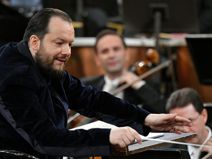 Andris Nelsons (l) dirgierte das Neujahrskonzert der Wiener Philharmoniker im Wiener Musikverein.