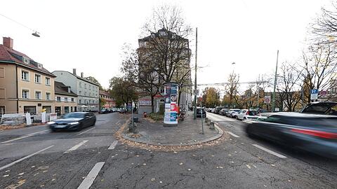 Mehr Grün und mehr Platz für Fußgänger und Radfahrer soll es vor dem Traditionskino Museum-Lichtspiele am Gasteig geben. Das geht vor allem zu Lasten der Autos.