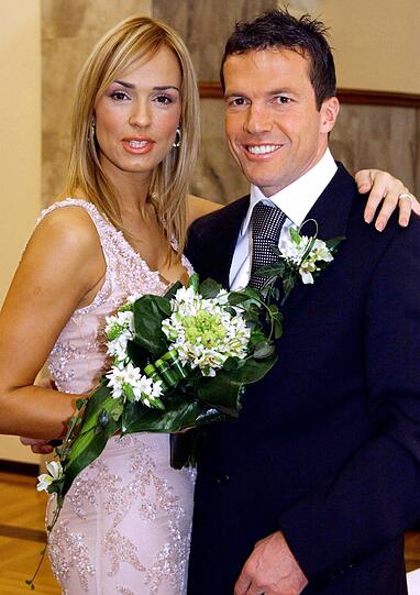 Doch auch diese Ehe sollte nicht lange halten: 1999 ließen sich Lothar und Lolita scheiden und er bandelte mit der Serbin Marijana Kostic an - 2003 gabs das Ja-Wort und damit die dritte Ehe für Lothar Matthäus (hier bei seiner Trauung in Belgrad; Foto: Bunte TV, ARD). Doch damit noch nicht genug...