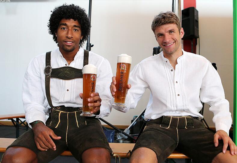 Dante mit dem Oberbayern Thomas Müller.