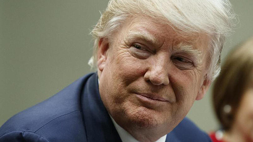 Gegen das neue Einreiseverbot von US-Präsident Donald Trump formiert sich breiter Widerstand.