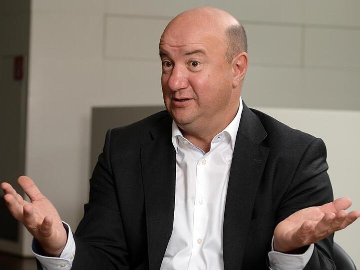 Daimler-Gesamtbetriebsratschef Michael Brecht spricht bei einem Interview. Foto: picture alliance / dpa / Archivbild