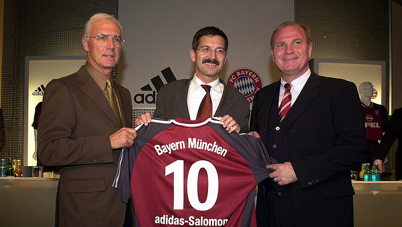 Geschäftspartner: Hainer (M.), damals noch Adidas-Boss, mit den Bayern-Machern Franz Beckenbauer (l.) und Uli Hoeneß."Er ist die größte Persönlichkeit, die unser Klub je hatte", sagt Bayern-Präsident Herbert Hainer in der AZ über Franz Beckenbauer.