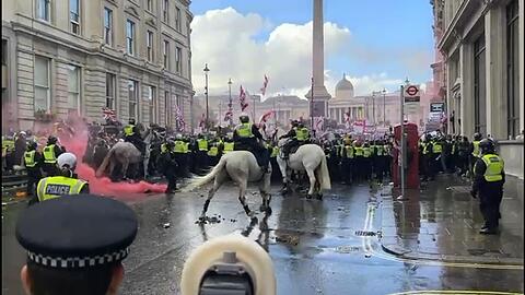 Die Londoner Met Police musste im Laufe des Nachmittags für Verstärkung sorgen.
