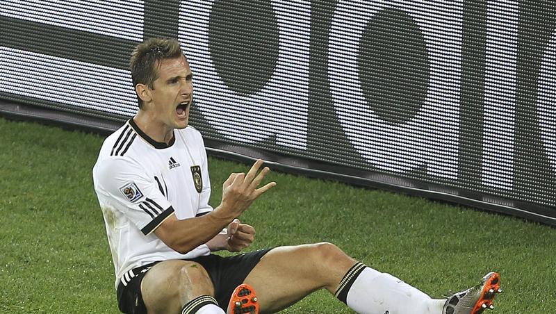 Miro Klose: Schießt er gegen Argentinien Tor Nummer drei bei dieser WM? Miro Klose: Schießt er gegen Argentinien Tor Nummer drei bei dieser WM?