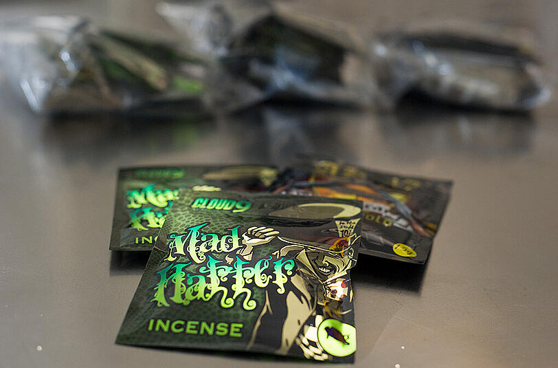 Kurzzeitig legal: Immer neue Zusammensetzungen der sogenannten Legal Highs lassen sich die Drogenköche einfallen.