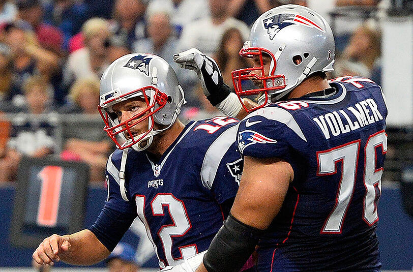 Sebastian Vollmer (r.) und Quarterback-Superstar Tom Brady von den New England Patriots haben momentan einen Lauf.