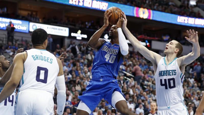 Eine der letzten Aktionen von Harrison Barnes im Dallas-Trikot. Eine der letzten Aktionen von Harrison Barnes im Dallas-Trikot.