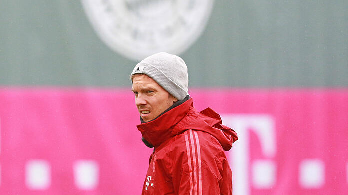 Bayern-Trainer Julian Nagelsmann zeigt sich von den Ansagen aus Dortmund unbeeindruckt.