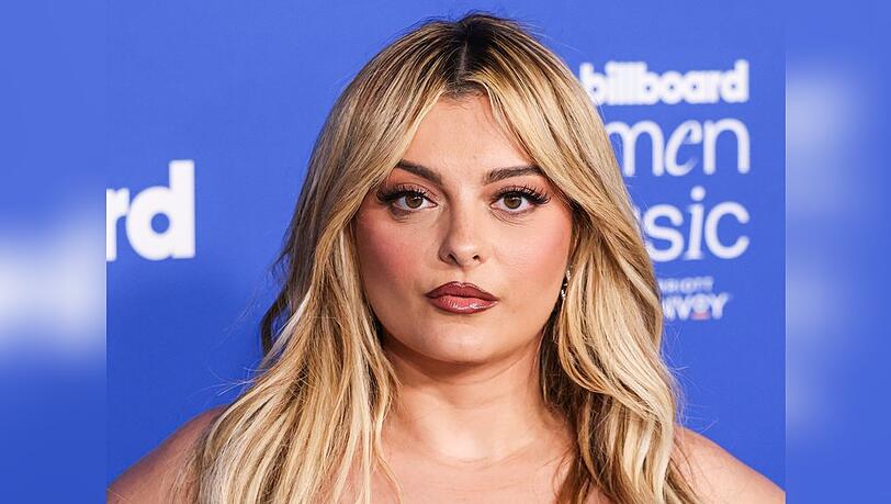 US-Sängerin Bebe Rexha soll von einem Flughafenmitarbeiter "bedroht" worden sein.