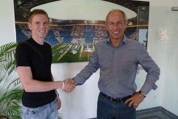 Der Wechsel zu 1860 ist offenbar perfekt: Marin Tomasov wird ein Löwe. Im Bild mit Trainer Reiner Maurer
