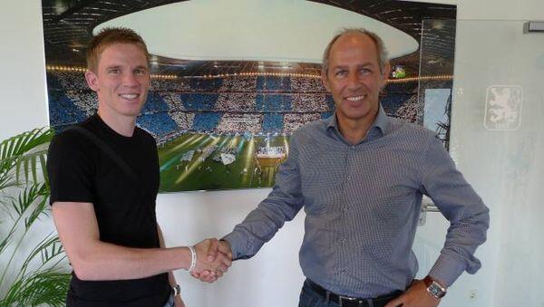 Der Wechsel zu 1860 ist offenbar perfekt: Marin Tomasov wird ein Löwe. Im Bild mit Trainer Reiner Maurer Der Wechsel zu 1860 ist offenbar perfekt: Marin Tomasov wird ein Löwe. Im Bild mit Trainer Reiner Maurer