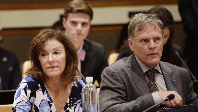 Die Eltern von Otto Warmbier, Fred und Cindy Warmbier, hatten Nordkorea wegen "brutaler Folter und Mord" verklagt. Die Eltern von Otto Warmbier, Fred und Cindy Warmbier, hatten Nordkorea wegen "brutaler Folter und Mord" verklagt.