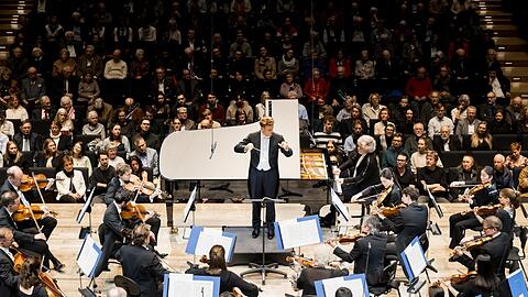 Der Dirigent Philippe Jordan und der Pianist François-Frédéric Guy mit den Münchner Philharmonikern.