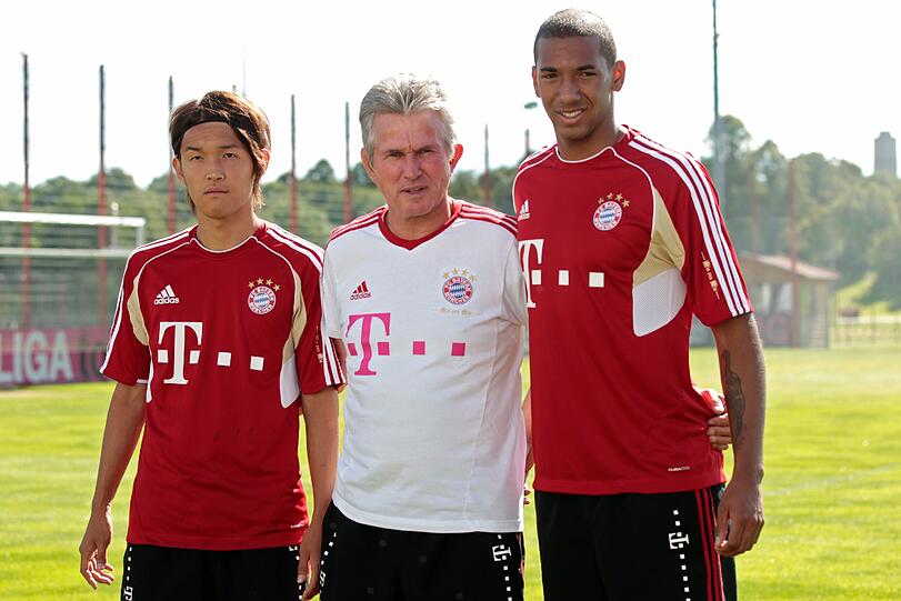 Bayern-Trainer Jupp Heynckes stellt die beiden Neuzugänge Jerome Boateng und Takashi Usami vor.