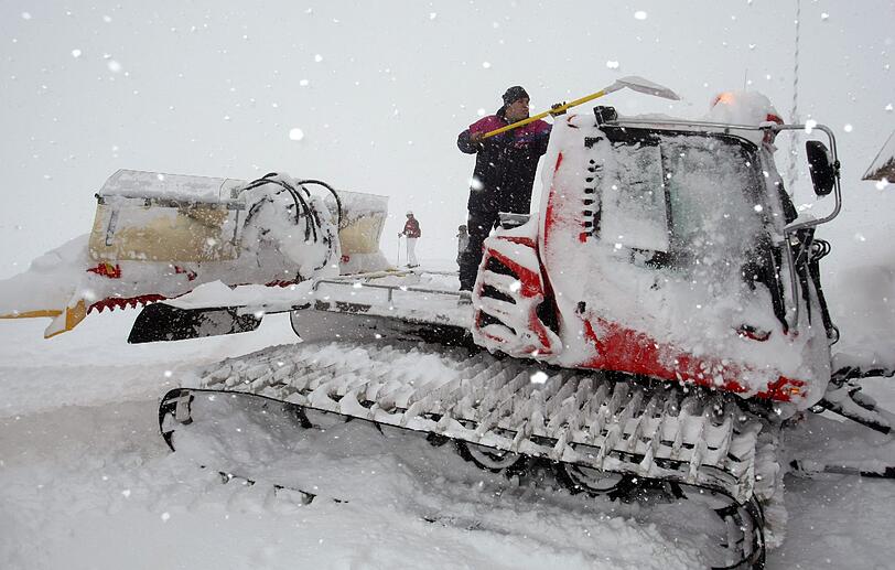 Schnee-Spaß am Wochenende auf der Zugspitze: Inzwischen liegt rund ein Meter Schnee.
