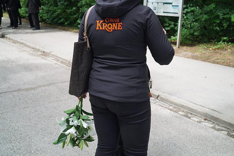 Knapp 400 Gäste kamen zum Waldfriedhof.