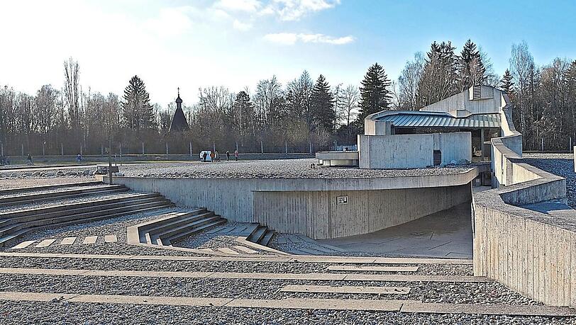 Zur evangelischen Versöhnungskirche auf dem KZ-Gelände in Dachau könnten Gehbehinderte mit dem Auto kommen, gäbe es einen Fahrweg. Zur evangelischen Versöhnungskirche auf dem KZ-Gelände in Dachau könnten Gehbehinderte mit dem Auto kommen, gäbe es einen Fahrweg.