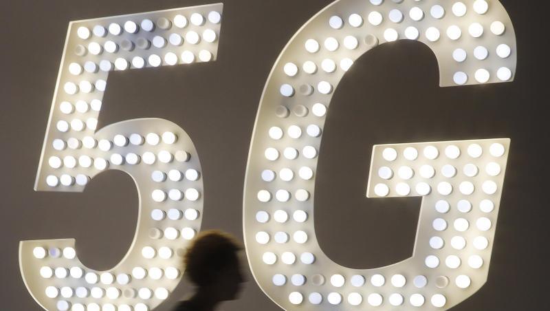 5G bezeichnet die fünfte Mobilfunkgeneration. Die bisherigen waren das analoge mobile Telefonieren sowie die Digitalstandards GSM, UMTS und LTE. 5G bezeichnet die fünfte Mobilfunkgeneration. Die bisherigen waren das analoge mobile Telefonieren sowie die Digitalstandards GSM, UMTS und LTE.