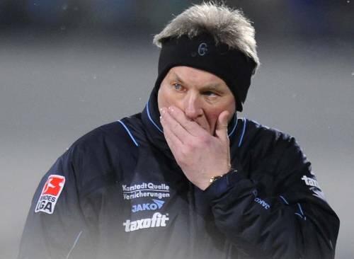 Fassungslos: Trainer Benno Möhlmann.
