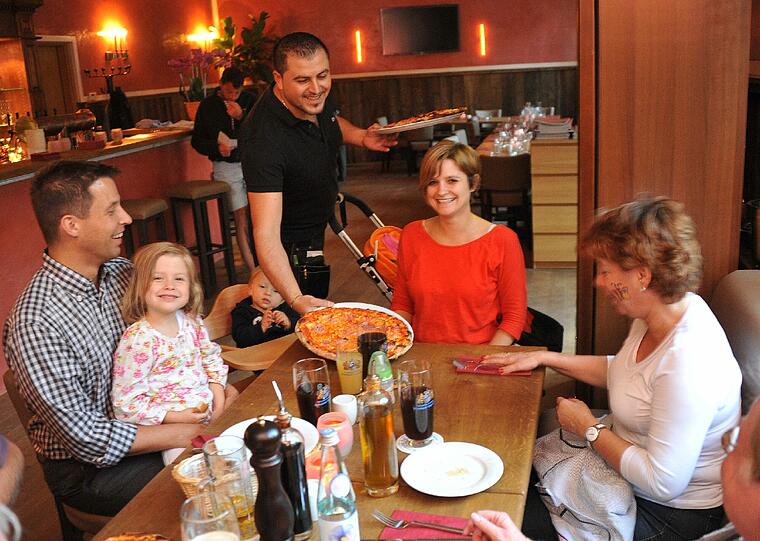Essen gehen mit der ganzen Familie ist dank humaner Preise kein Problem...
