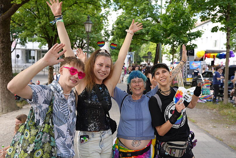 V.l. Lucas, Samira, Missy und Hazel.