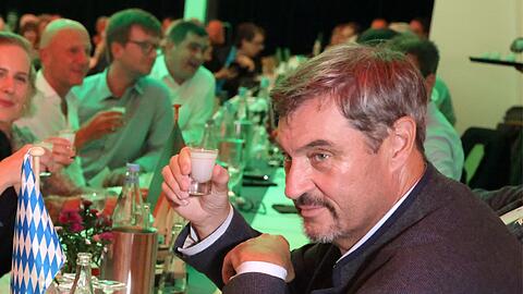 Bayerns Ministerpräsident Markus Söder (CSU) mag lieber einen echten Küstennebel auf Helgoland als Champagner auf Sylt, wie er sagt.