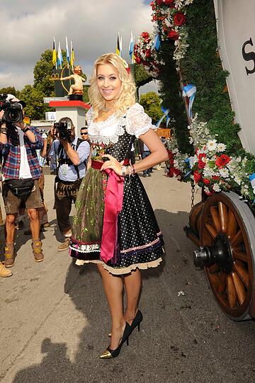 Alessandra Pocher, Claudia Effenberg und Co: Video: Promiandrang auf der Damenwiesn - Oktoberfest - Abendzeitung München