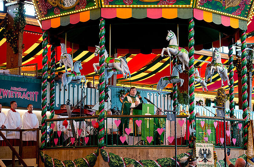 Bilder vom diesjährigen Wiesn-Gottesdienst. Die kleine Felicia Pelz wurde am Donnerstagvormittag getauft.