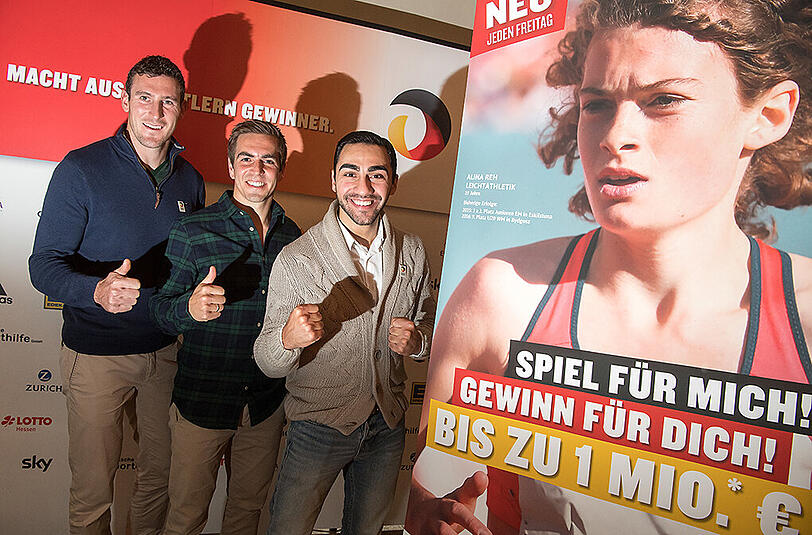 Olympia-Kanute Sebastian Brendel, Fußball-Profi Philipp Lahm und der Olympia-Boxer Artem Harutyunyan (von links) nach der Pressekonferenz zur Neuaufstellung der Deutschen Sportlotterie.