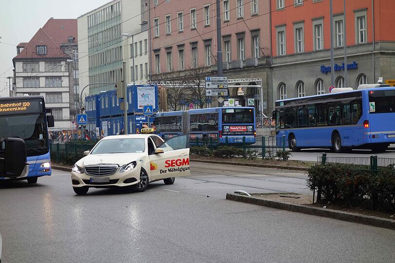 Tram-Unfall am Hauptbahnhof. Die Bilder