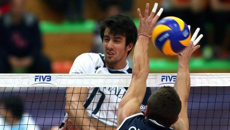 Argentiniens Rodrigo Quiroga während eines Block-Versuches.
