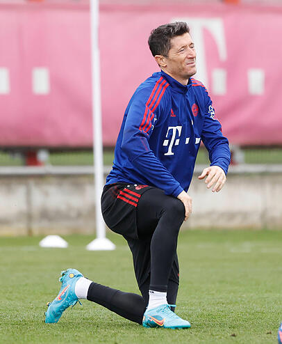 Robert Lewandowski hat sich im Training des FC Bayern verletzt. Robert Lewandowski hat sich im Training des FC Bayern verletzt.