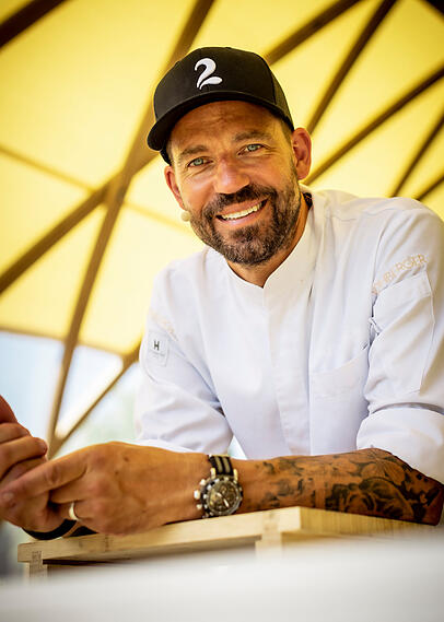Sternekoch Andraes Schweiger freut sich auf zahlreiche Besucher im Live-Cooking Bereich. Sternekoch Andraes Schweiger freut sich auf zahlreiche Besucher im Live-Cooking Bereich.