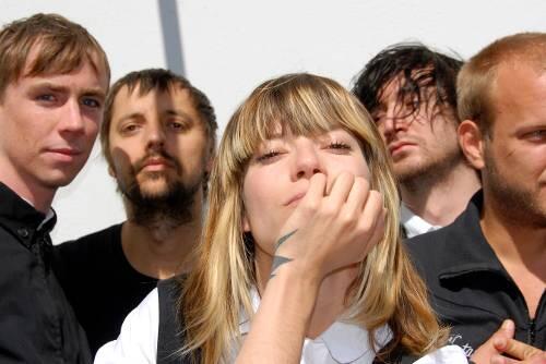 Die Sonne im Gesicht: Die Berliner Band MIA punkrockt heute Abend auf der Klimatour im Ampere.