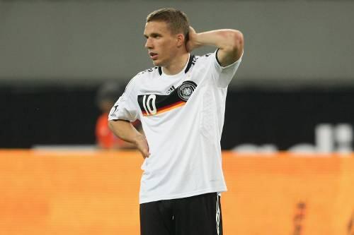 Kalt erwischt: Lukas Podolski ist überrascht, weil er nun doch nicht Christoph Daum als Trainer bekommt.