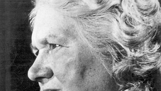 Paula Hitler 1959 bei Aufnahmen für eine Dokumentation. Paula Hitler 1959 bei Aufnahmen für eine Dokumentation.