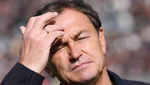 Ewald Lienen trauert um Robert Enke. Ewald Lienen trauert um Robert Enke.