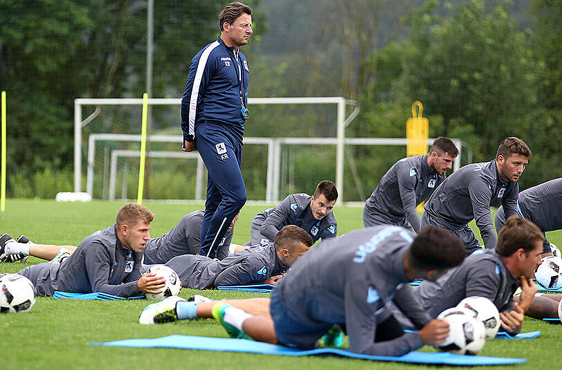 Alles im Blick: Trainer Kosta Runjaic.