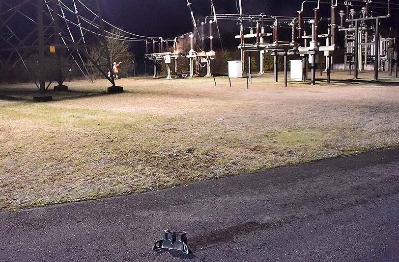 Die Explosion war so heftig, dass Trümmerteile durch die Luft flogen.