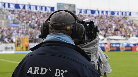 Am Samstag zeigt das Bayerische Fernsehen die Drittliga-Partie des TSV 1860 gegen den KFC Uerdingen live und frei empfangbar. (Symbolbild)