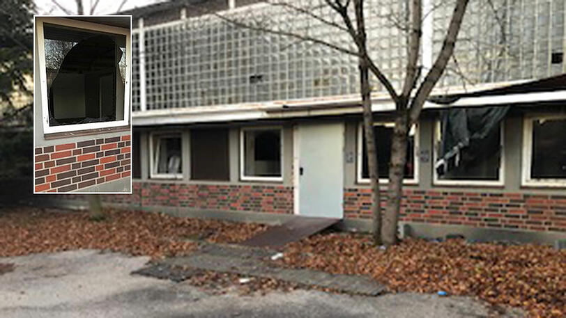 Die Buben schmissen in dem Gebäude eine Scheibe ein, eigentlich hatte sie aber auf den Bauarbeiter gezielt.