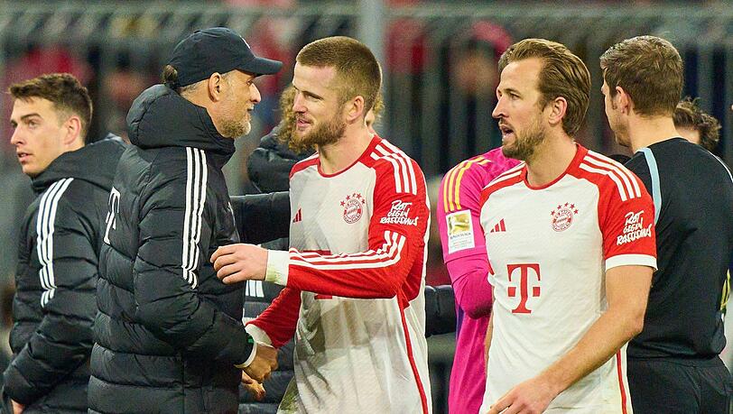 Bayern-Trainer Thomas Tuchel (l.) mit seinen Akteuren Eric Dier (Mitte) und Harry Kane (r.)